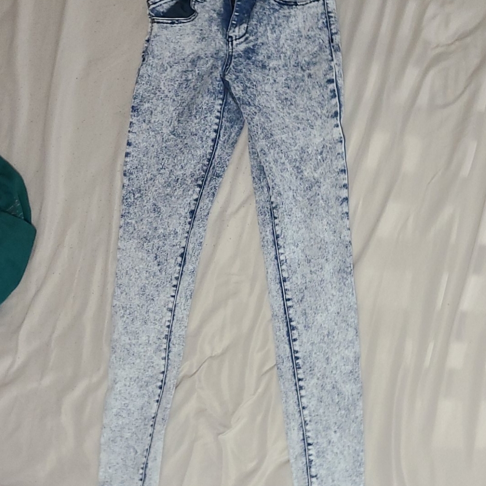 White/blue jeans